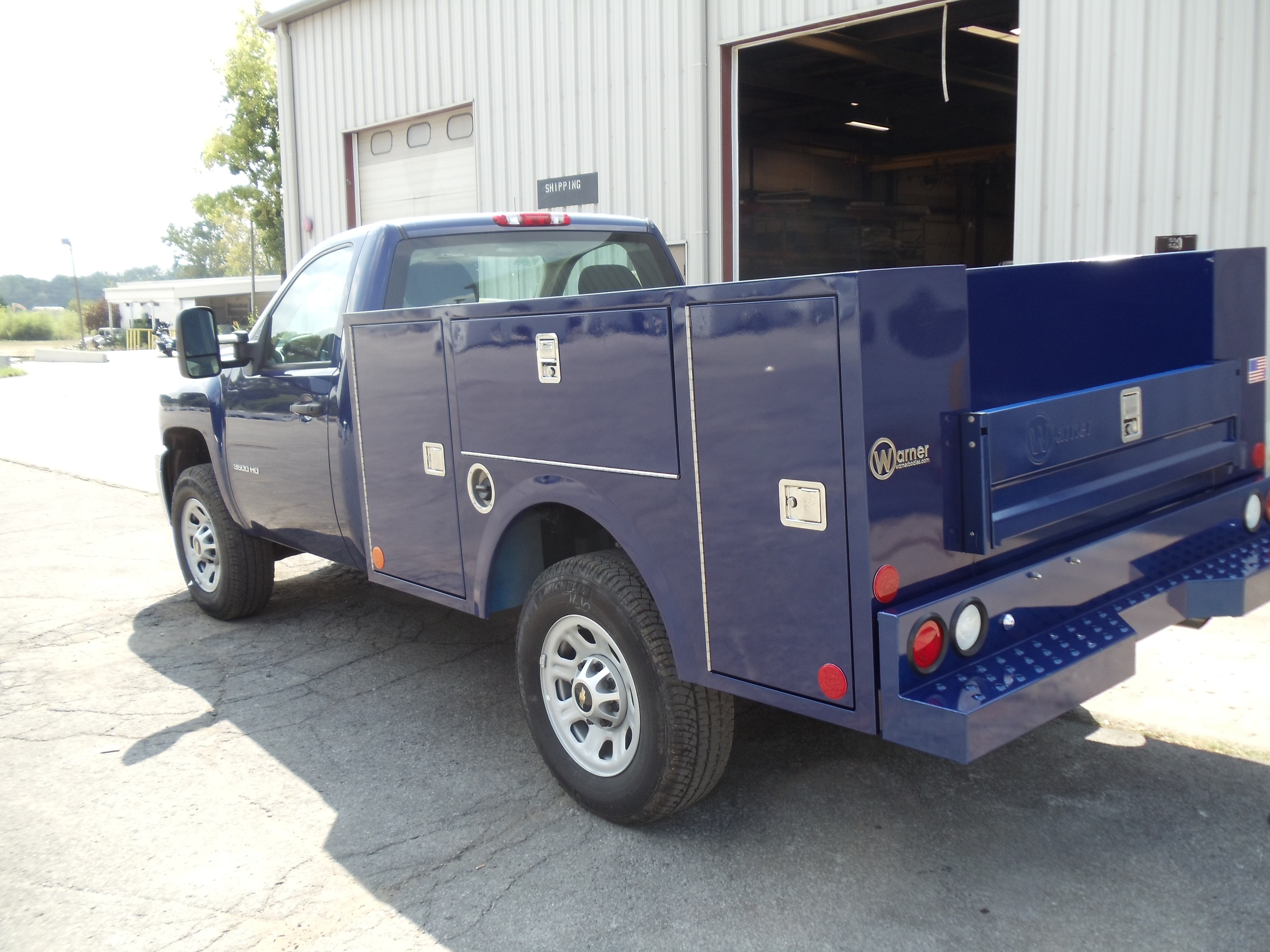 Warner Bodies’ New Select II Has FlushFinish Door System That Stops